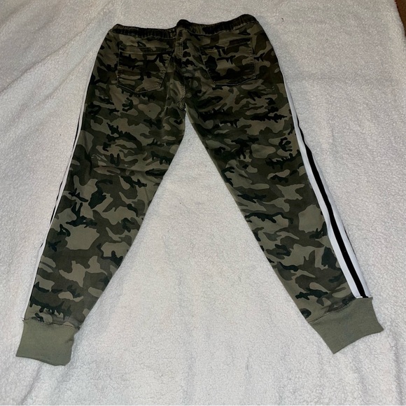 Ashley Mason - Women’s (XL) Camouflage Joggers - Picture 4 of 5